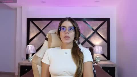 Mia online show from March 3, 2026, 8:26 pm