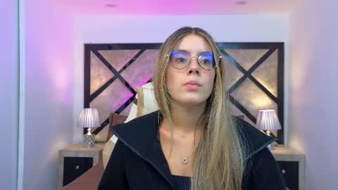 Mia online show from July 6, 2026, 9:06 pm