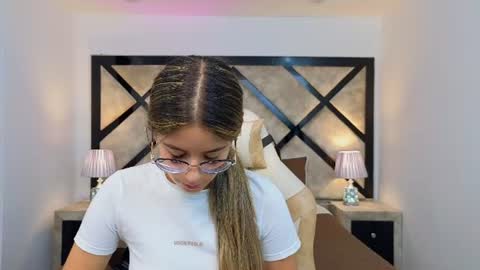Mia online show from July 16, 2026, 7:31 pm