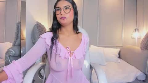 Snapshot of miasmit_ chatting on March 1, 2026, 3:08 am Mia online show from March 1, 2026, 3:08 am