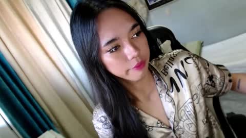 Snapshot of miatrixs chatting on January 16, 2025, 11:37 pm Mia online show from January 16, 2025, 11:37 pm