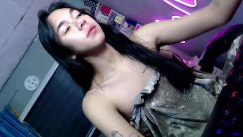 Snapshot of miatrixs chatting on November 28, 2025, 1:25 pm Mia online show from November 28, 2025, 1:25 pm