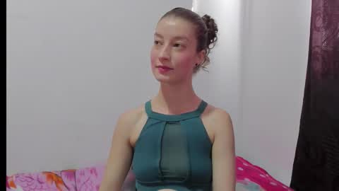 Snapshot of miavolkova_ chatting on October 27, 2025, 7:18 pm  Chloe  online show from October 27, 2025, 7:18 pm