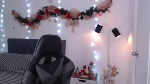 Mia Wilson online show from December 23, 2024, 11:04 am