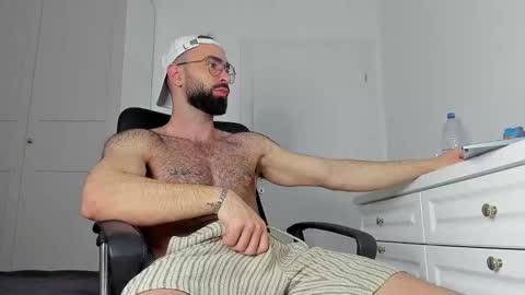 MichaelEvansx online show from March 5, 2026, 11:01 pm