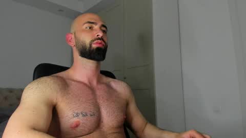 MichaelEvansx online show from April 21, 2026, 9:28 pm