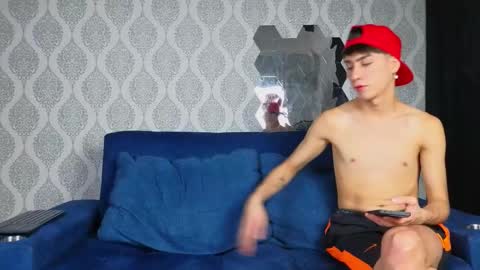 Snapshot of michaell_twink chatting on February 11, 2025, 1:10 am Michaell online show from February 11, 2025, 1:10 am