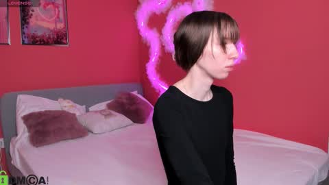 michele_mack online show from November 30, 2025, 2:04 am