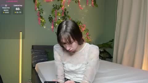 michele_mack online show from December 4, 2025, 2:43 am