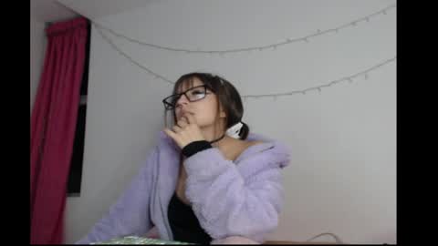 Snapshot of michell_bunny13 chatting on April 21, 2026, 3:02 am Michell online show from April 21, 2026, 3:02 am