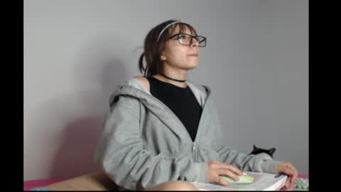 Snapshot of michell_bunny13 chatting on May 8, 2026, 3:34 am Michell online show from May 8, 2026, 3:34 am