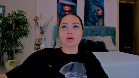 michellereys online show from September 28, 2025, 5:51 pm