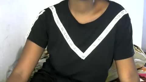 michou61 online show from November 1, 2025, 4:14 am