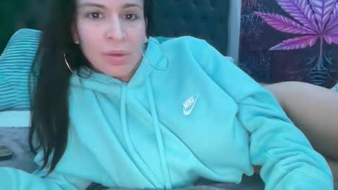 Skye online show from March 6, 2025, 4:41 am