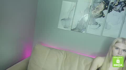 inst miiiss mia online show from December 23, 2024, 7:20 pm