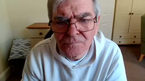 Snapshot of mickie0454 chatting on July 4, 2026, 11:05 am mickie0454 online show from July 4, 2026, 11:05 am