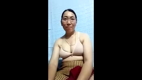 Snapshot of mickye00 chatting on May 6, 2026, 3:46 am Miky online show from May 6, 2026, 3:46 am