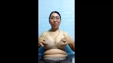Snapshot of mickye00 chatting on May 7, 2026, 10:04 pm Miky online show from May 7, 2026, 10:04 pm