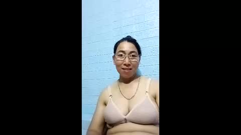 Snapshot of mickye00 chatting on May 28, 2026, 4:37 pm Miky online show from May 28, 2026, 4:37 pm