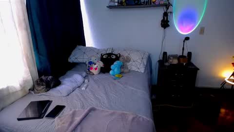 Pola  INDEPENDENT MODEL online show from March 4, 2025, 4:52 pm