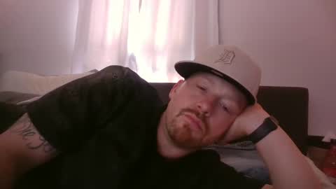 Snapshot of midtownhustler chatting on September 28, 2025, 4:01 pm midtownhustler online show from September 28, 2025, 4:01 pm