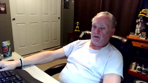 midwestdad09 online show from December 15, 2025, 2:38 am