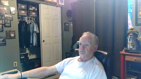 midwestdad09 online show from May 31, 2026, 10:33 am