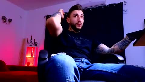 MightyAaron online show from September 26, 2025, 4:38 am