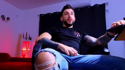 MightyAaron online show from October 19, 2025, 4:24 am