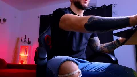 MightyAaron online show from November 10, 2025, 6:34 am