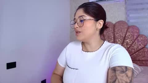 Mia  online show from January 10, 2026, 11:56 am