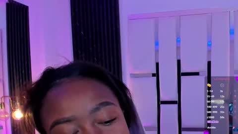 Miia Schwarz  online show from November 17, 2025, 7:14 am