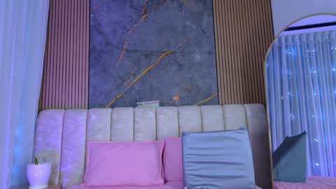 miia scoott  online show from April 6, 2026, 11:55 am