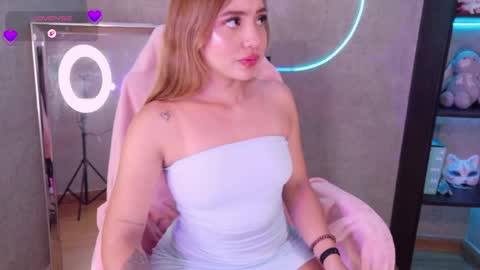 miia_sttone online show from April 18, 2026, 4:55 pm