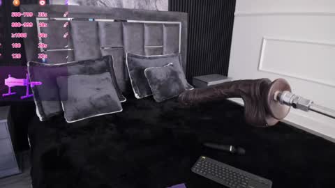 Snapshot of miiaamonroee chatting on January 14, 2025, 8:48 pm Mia Monroe online show from January 14, 2025, 8:48 pm