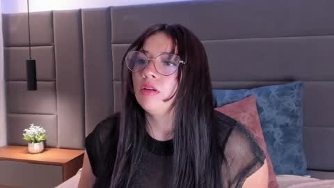 Snapshot of miiarussell chatting on May 28, 2026, 7:44 pm Mia online show from May 28, 2026, 7:44 pm