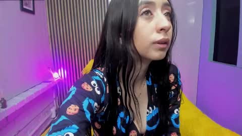 miilu  online show from September 19, 2025, 3:19 am