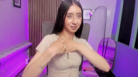miilu  online show from May 14, 2026, 4:19 am