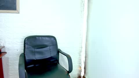 miiss_evaa online show from February 17, 2025, 11:23 am