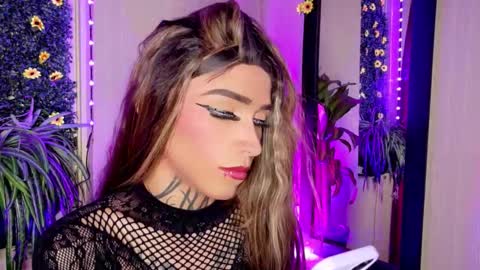 Snapshot of mikaelarangel chatting on October 23, 2025, 5:33 pm mikaelarangel online show from October 23, 2025, 5:33 pm