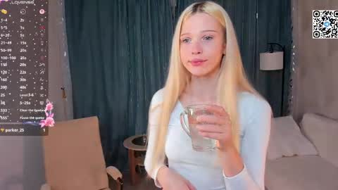 Angel girl online show from March 28, 2026, 8:08 pm