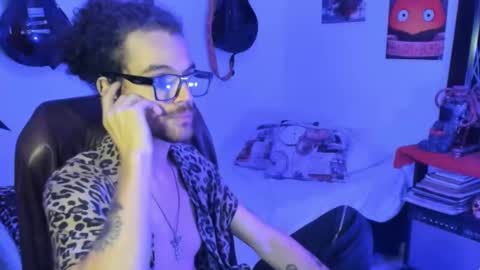 mikaelrizzzo online show from October 7, 2025, 1:25 am