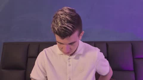 mikael online show from March 25, 2026, 4:51 am