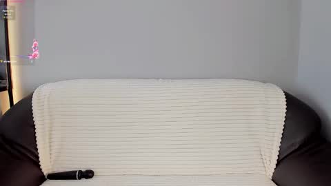 mikasssu online show from October 25, 2025, 10:56 am