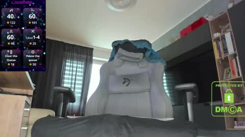 Snapshot of mikavfr chatting on December 4, 2025, 9:07 am Mika online show from December 4, 2025, 9:07 am