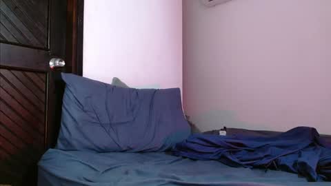 mike_d1030 online show from February 5, 2025, 5:09 am