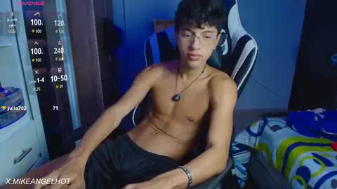Snapshot of mike_pineapple chatting on June 25, 2026, 5:12 am Mike Pineapple online show from June 25, 2026, 5:12 am