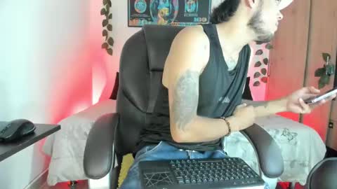 mikee_scooth online show from February 9, 2025, 3:43 am