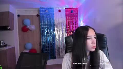 VIOLETAMIKE online show from July 19, 2026, 8:51 am