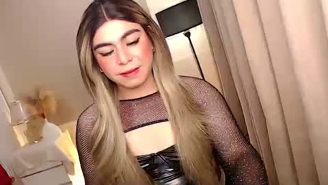 Theresa Luna online show from October 23, 2025, 2:00 am